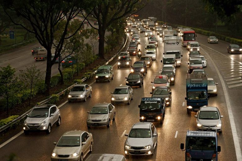 rsz_driving-in-trafic-jam-by-epsos_1